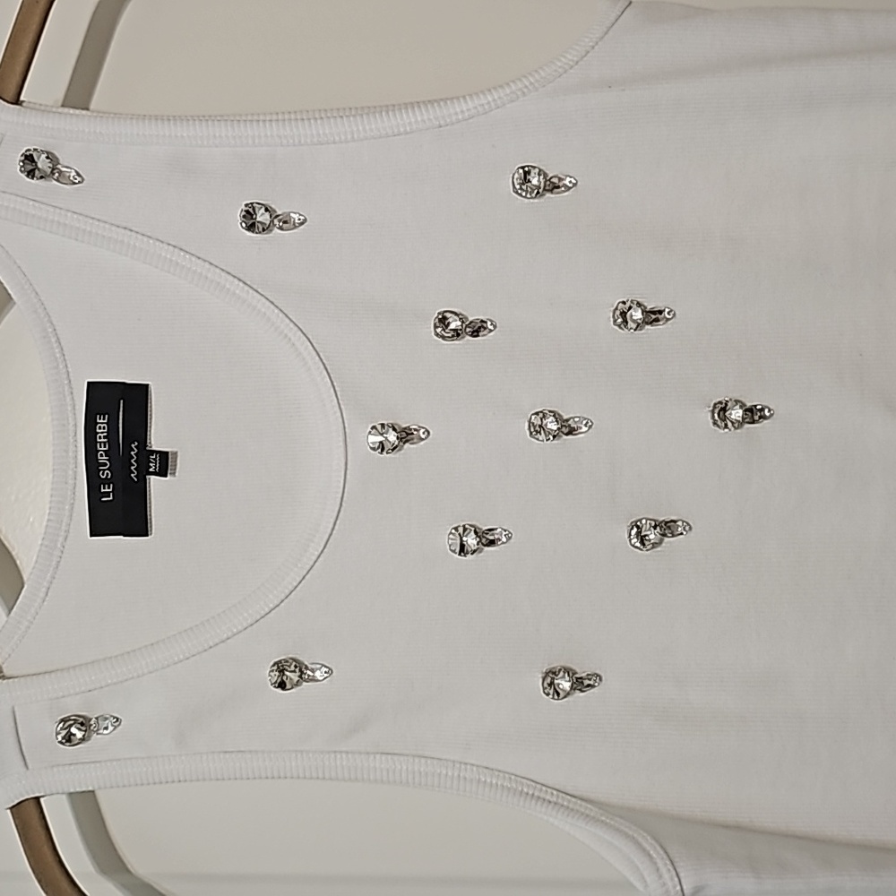 NWOTs Le Superbe White Embellished Tank Top Size Medium /Large
